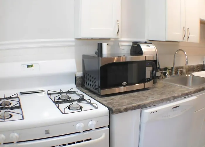 Massive 4 Bed House-Short Walk To Amazing View